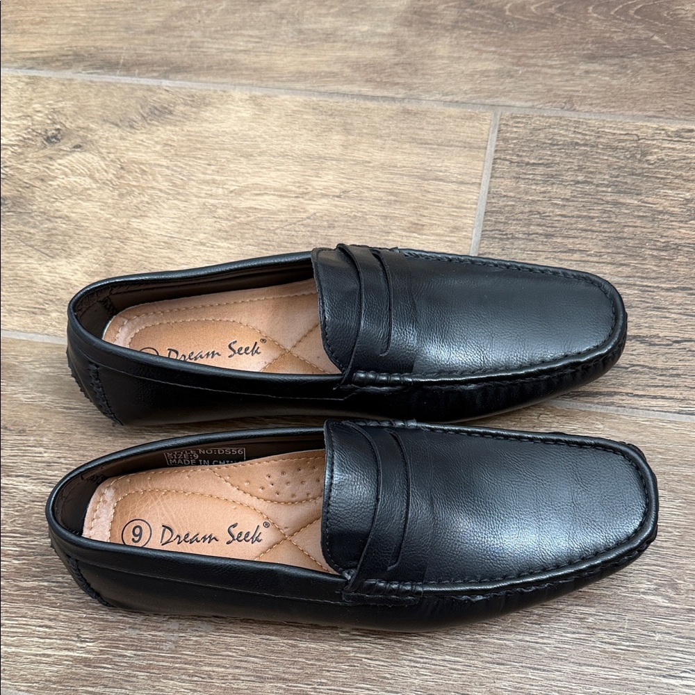 NWOT Black Men's Loafers - Picture 2 of 5